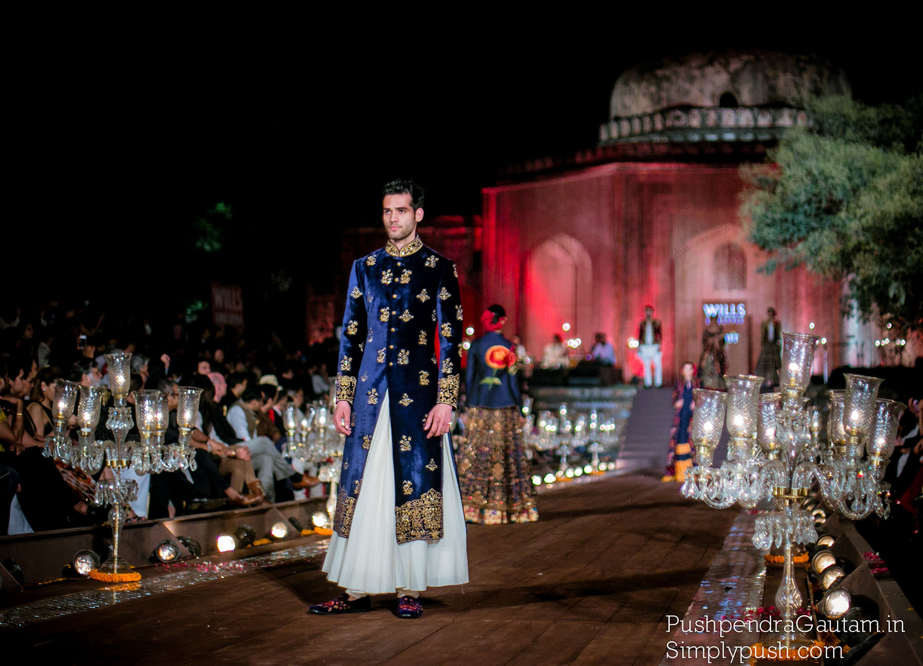 Rohit-bal-grand-finale-wifwss15-quli-khan-tomb-mehrauli-kutub-minar-show-at-wills-lifestyle-india-fashion-week-ss15-Rohit-bal-fashion-show-india-at-wills-india-fashion-week-pushpendragautam-pics-event-photographer-india